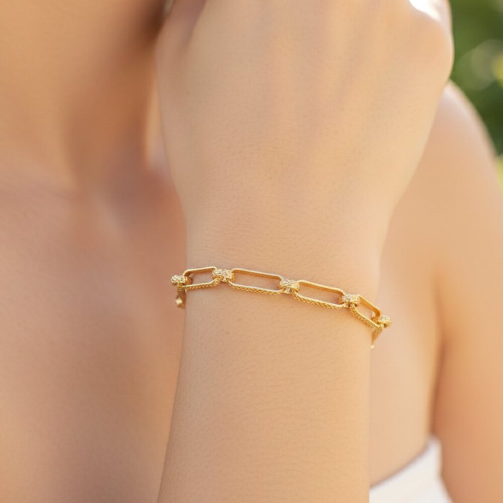 "Trendy Handmade Bracelet – A Thoughtful Gift for Girls & Women | UNVRC1521 - Picture 1 of 3